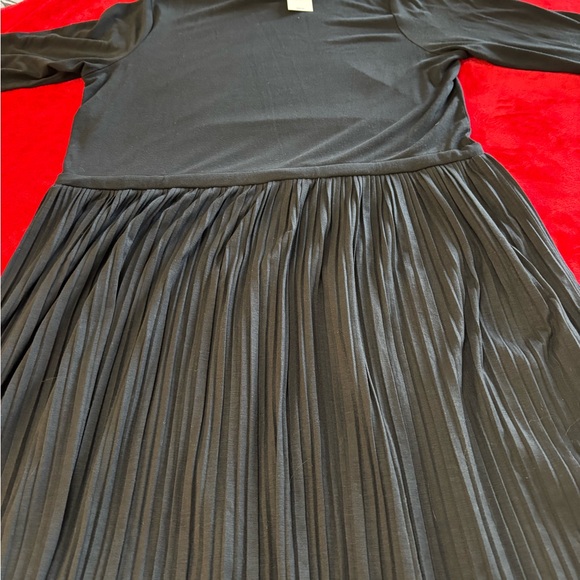 Elegant Black Women's Dress - Picture 9 of 11